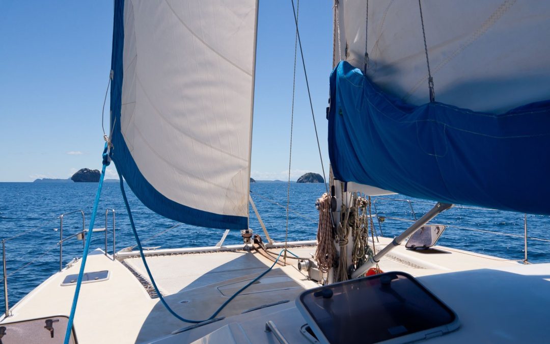 Alquiler de catamarán en Barcelona: descubre el mar Mediterráneo con comodidad y estilo