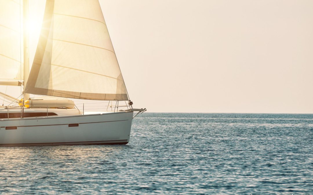 Cata de vinos en velero: una experiencia única en el Mediterráneo